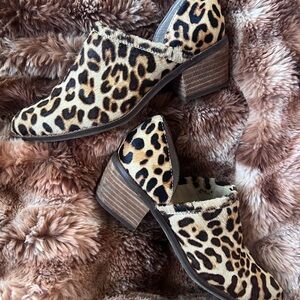 Crown Vintage Leopard Print Animal Hair Ankle Booties EUC 6.5